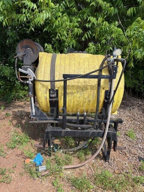 110 Gallon 3-point hitch spray tank