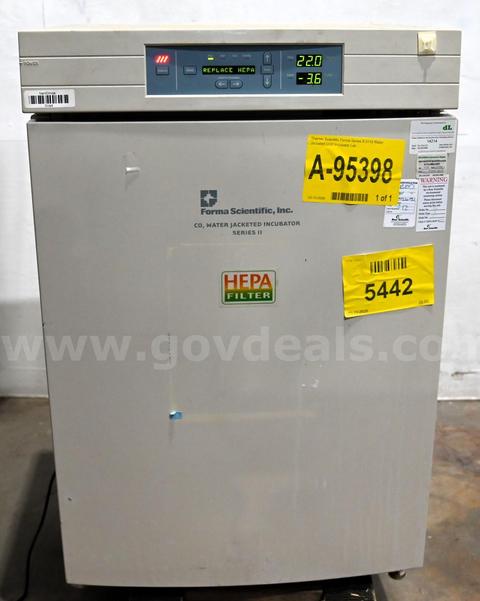 Thermo Scientific Water Jacketed CO2 Incubator Lab