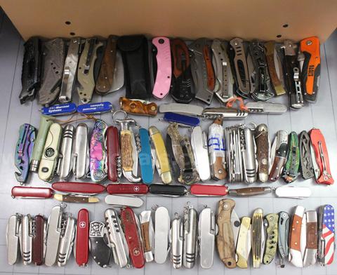 Approximately 12 lbs. of Assorted Knives, #35721
