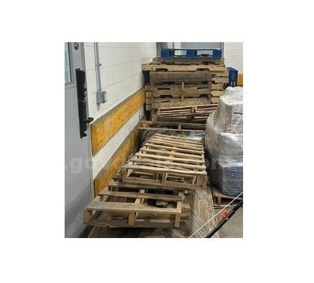 Approximately 20-25 wooden pallets