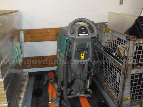 Tennant 5400 Battery Powered Walk Behind Scrubber, Grapevine Tx PO