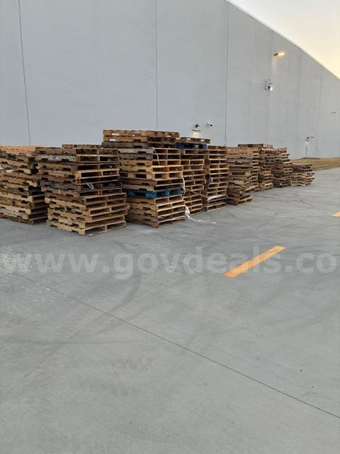 Wood Pallets - Used Lot of 200 pallets