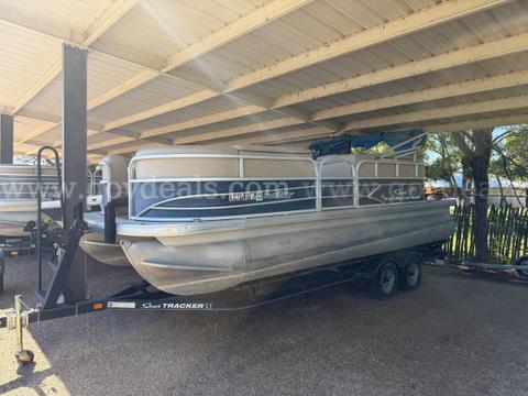 2019 Suntracker Party Barge 20DLX w/trailer