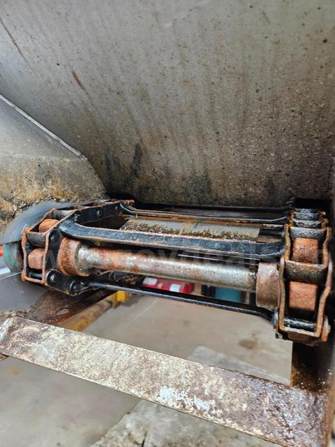 SaltDogg Spreader. 2.0 Cublc yard