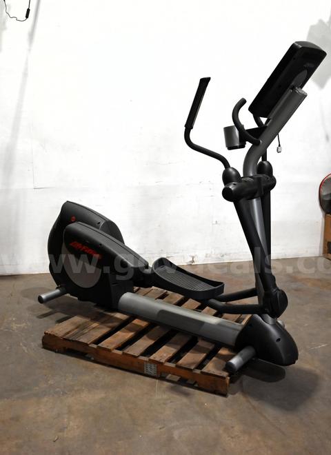 Life Fitness Integrity Series CLSX Elliptical Cross-Trainer
