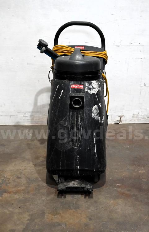 Global Industrial Wet/Dry Squeegee Vacuum