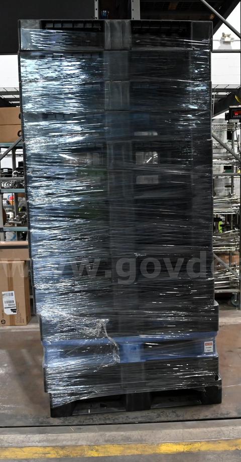 LOT OF (14) Plastic Pallets