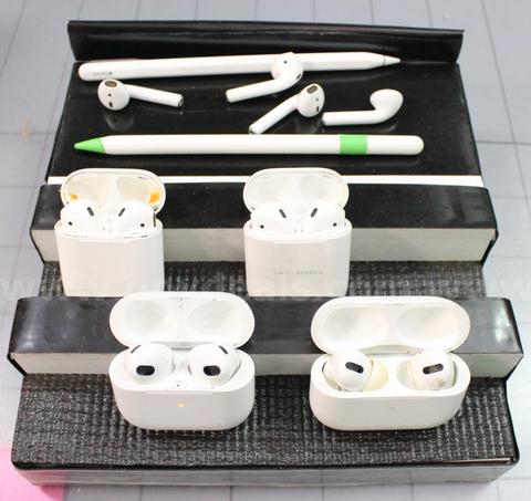 (4) Sets of Apple Air Pods/etc., Approximately 1 lb., #35563