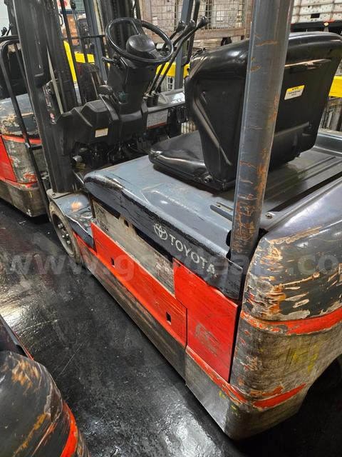 2 Toyota Forklifts - Operational