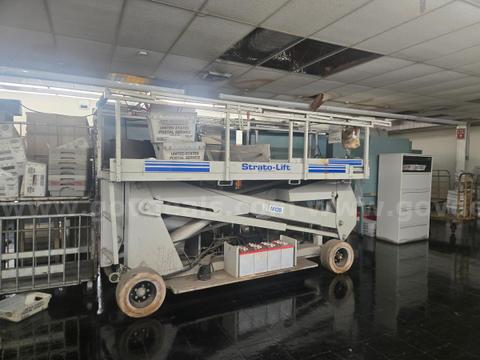 Strato-lift Self-propelled electric scissor lift Platform