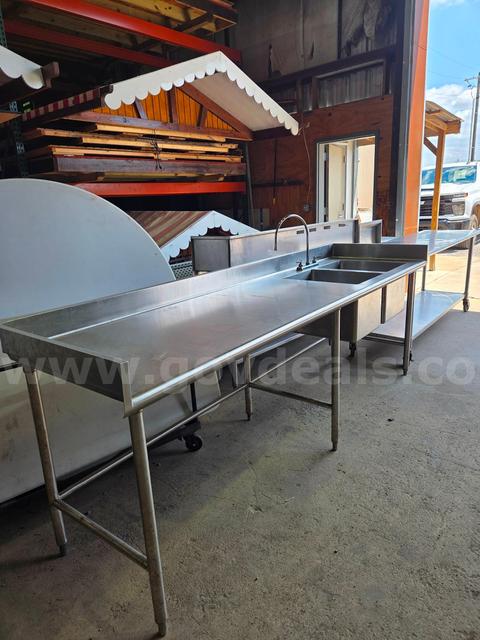 Commercial Kitchen Equipment Lot – Stainless Steel Tables, Sinks & Freezer
