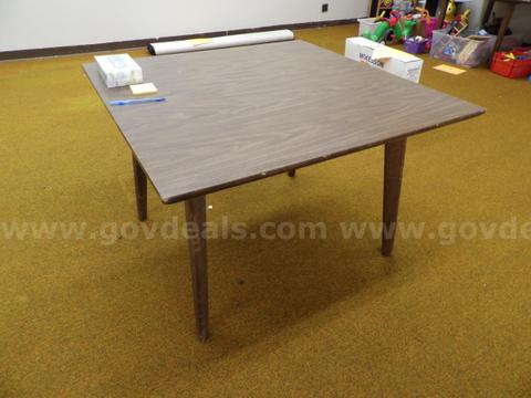 5 Square Tables