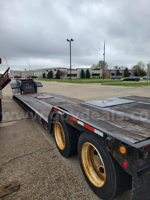 2001 Fontaine Lowboy Trailer