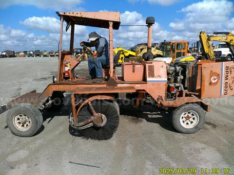 2001 Broce RJ-350 Self Propelled Pavement Broom