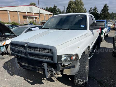 White 2000 Dodge Ram 1500 Quad Cab Short Bed 2WD