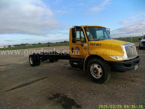 2006 International 4300 S/A Cab & Chassis