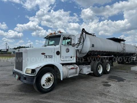 1989 Peterbilt 375 T/A Truck Tractor w/ 1994 Etnyre Black Topper 2X T/A Liquid R