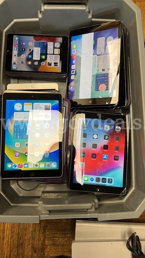 A lot of 44 mixed iPads (air1, air2, 5th gen, 6th gen, mini 4 and more ) crashed screen
