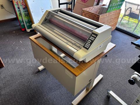 GBC HeatSeal Ultima 65-1 27β Roll Laminator with Stand