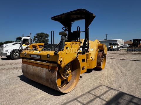2015 Caterpillar CB64 Tandem Vibratory Smooth Drum Roller