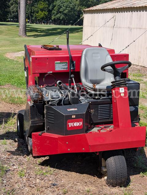 2007 Toro Turf Sweeper Model 4800 (18 HP Kohler) – Usable / Needs Belts & Fingers – Golf Course Surplus