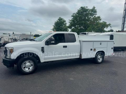 2019 FORD F350 SUPERCAB, ENCLOSED SERVICE BODY