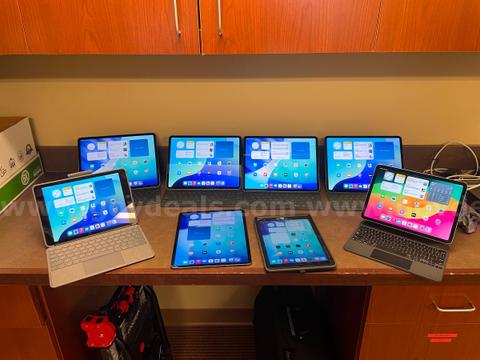 Lot of 8 iPads