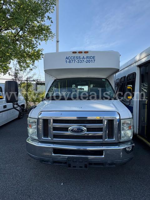 2011 Ford/Coach Phoenix DRW Wheelchair ACCESSIBLE VAN (5141)