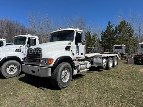 2006 Mack CV513