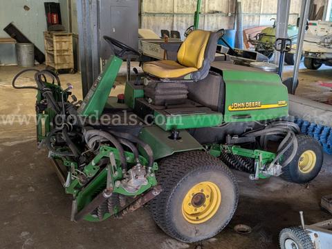 2000 John Deere 3235B Fairway Reel Mower (Yanmar Diesel, 5-Gang) – Needs Battery – Golf Course Surplus
