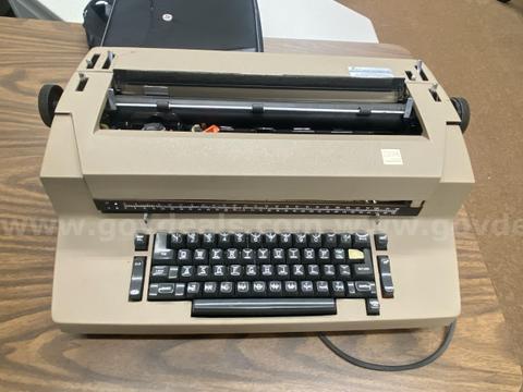 Typewriters - Lot 500