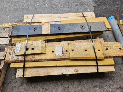 Various Cutting Edges (payloader, clam buckets & Spclzd Vehicles