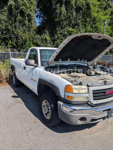 2007 GMC Sierra Classic 2500HD Work Truck 4WD
