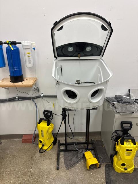 Wet Blasting Cabinet