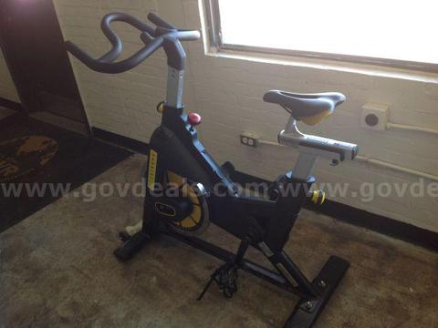 Indoor Cycling Livestrong Md LSE-SERIES Stationary Exercise Bike
