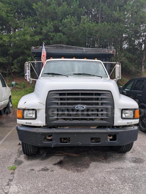 1999 Ford F800
