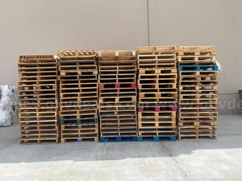 Wood Pallets, Lot of 300