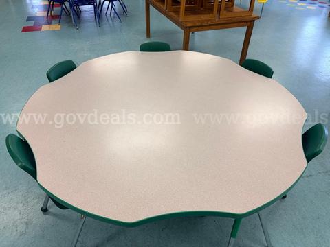 Green Flower Table with 5 Chairs
