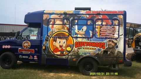 CUSTOM 2001 Ford E350 Game Bus | 5 TV Gaming & Entertainment Trailer Conversion