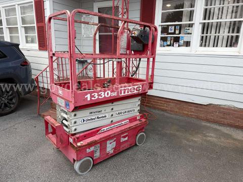 2019 MEC 1330SE Electric Scissor Lift
