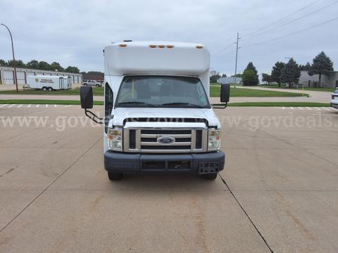 2010 Ford E-450 w/Braun Wheelchair Lift