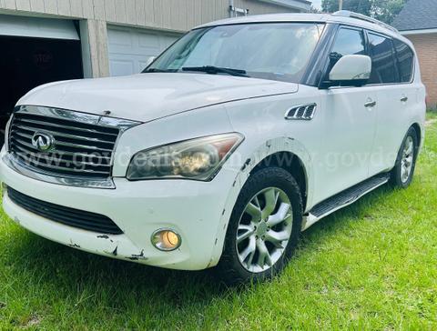 2011 Infiniti QX56 4x4 with third seat row