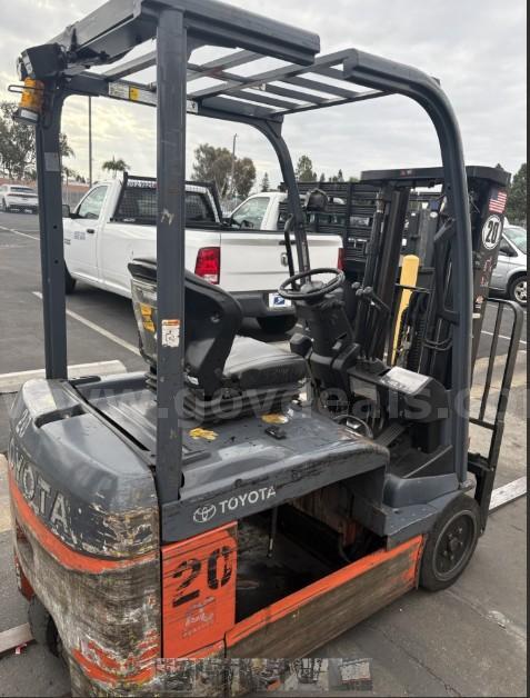 TOYOTA FORKLIFT WITH BATTERY - In Working Condition
