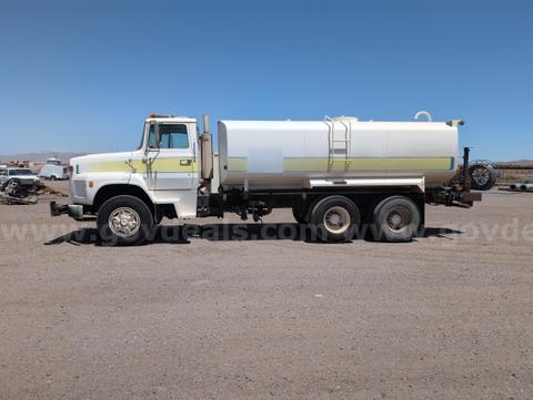 1986 Ford LTS9000 water truck