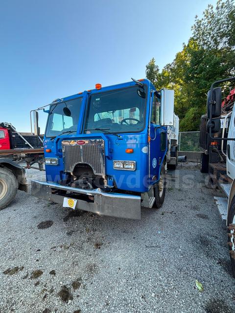 2010 Peterbilt COE  320 Side Load Garbage Truck
