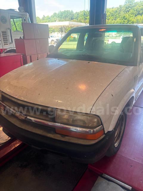 2001 Chevrolet S10 Pickup Ext. Cab 2WD