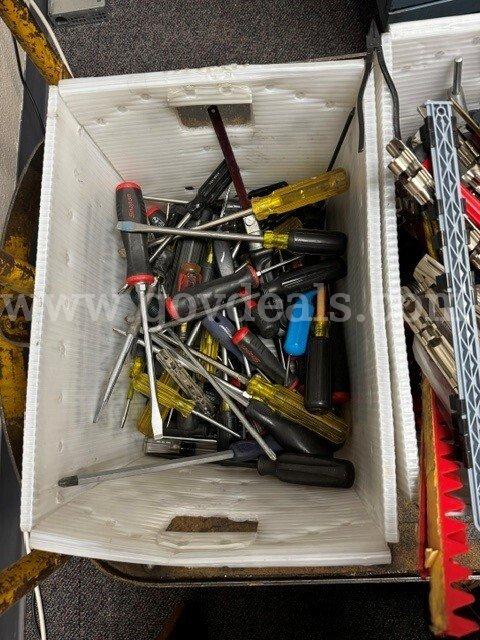 Tools, Assorted Machine Tools, Weight 237 LBs, 5 Tubs