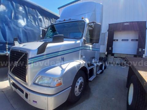 2015 Volvo VNM T/A Day Cab Truck Tractor