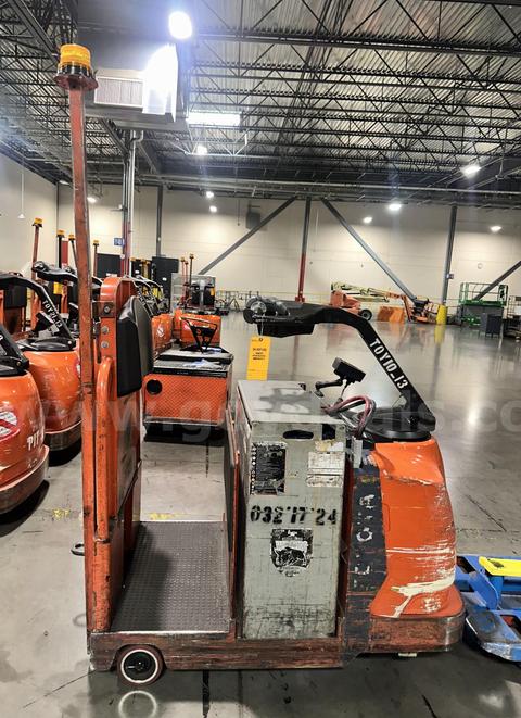 Toyota Tow Tractor - Battery Included - Working