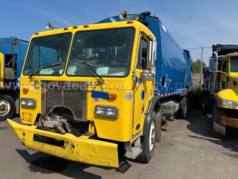 2010 Peterbilt 320